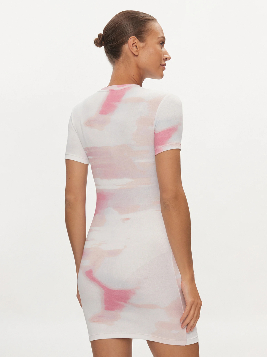 detail Calvin Klein dámske rebrované šaty