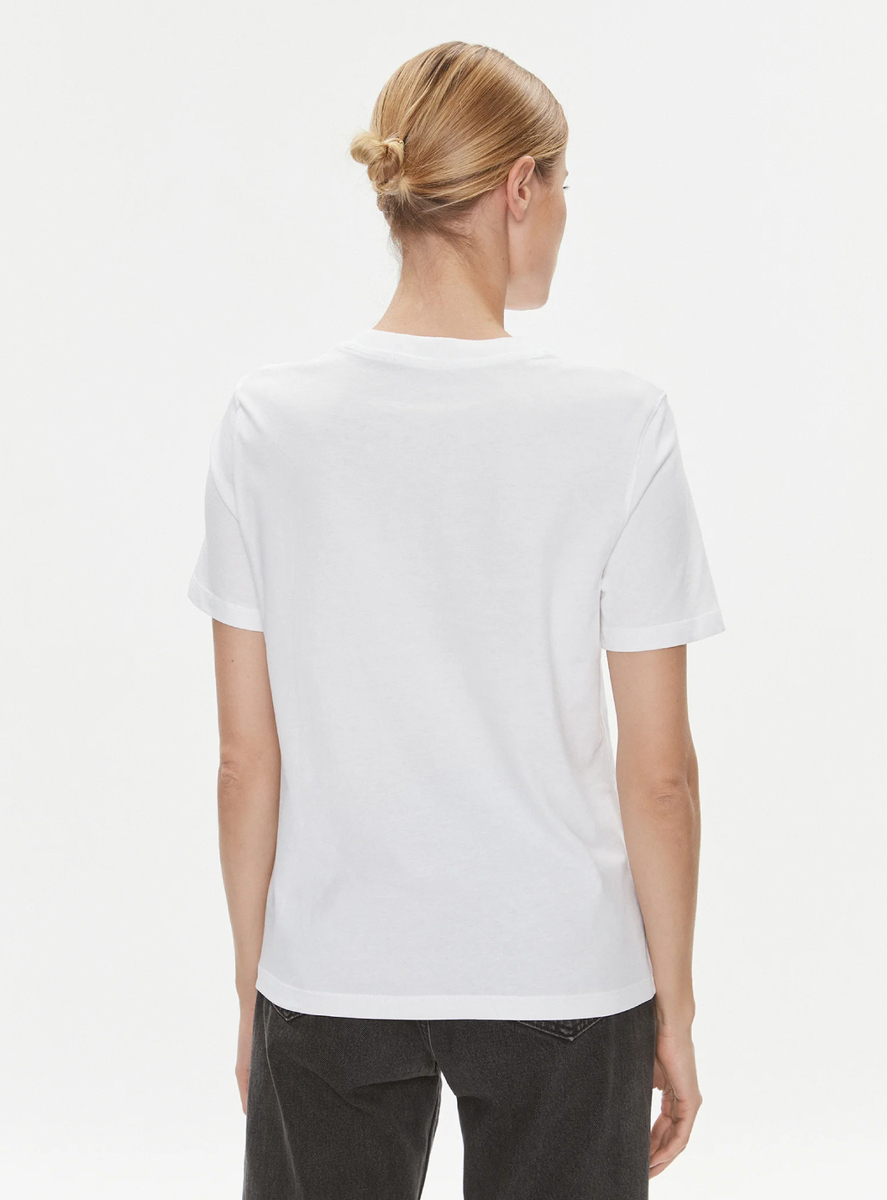 detail Calvin Klein dámske biele tričko