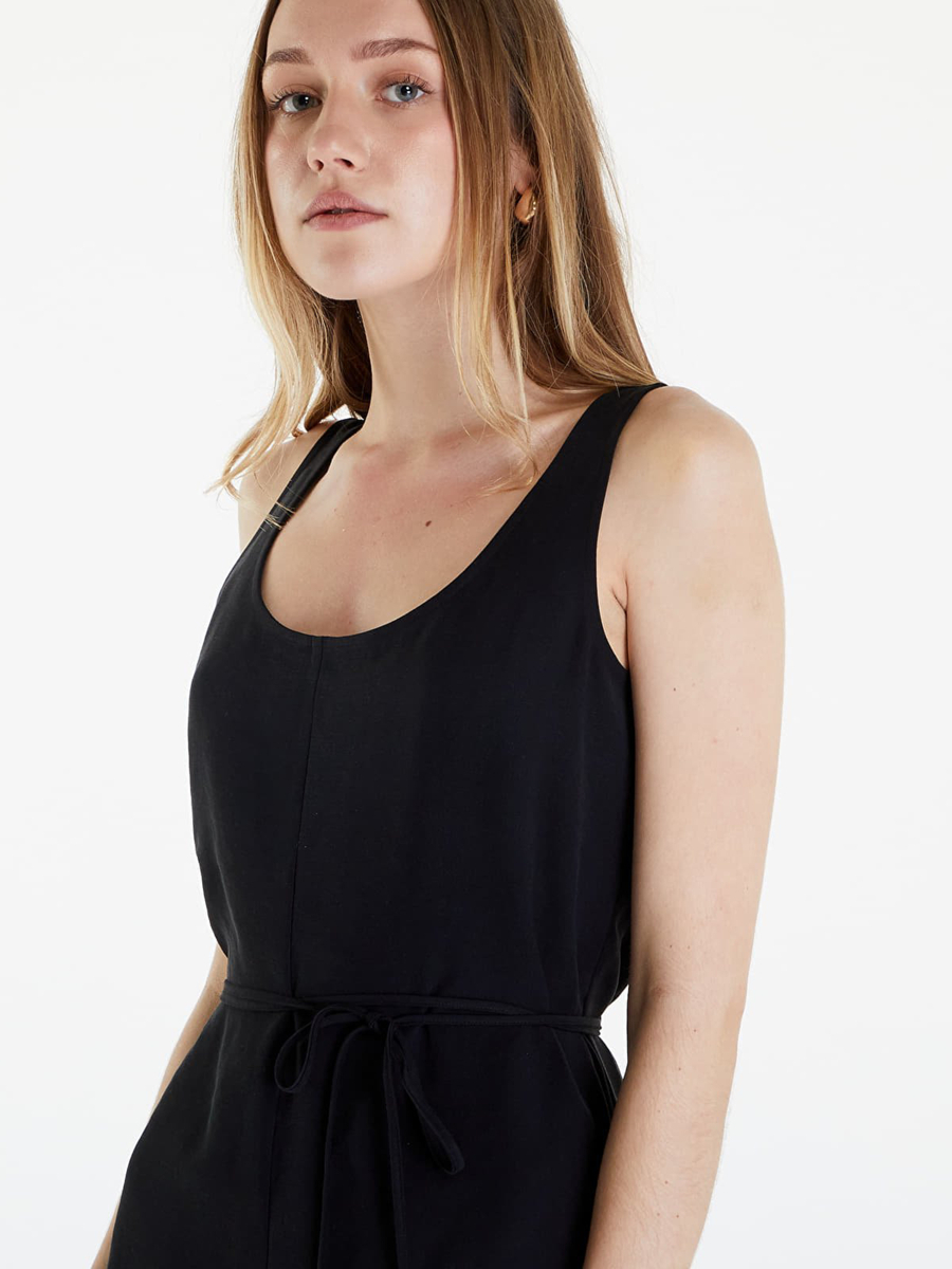 detail Calvin Klein dámske čierne šaty