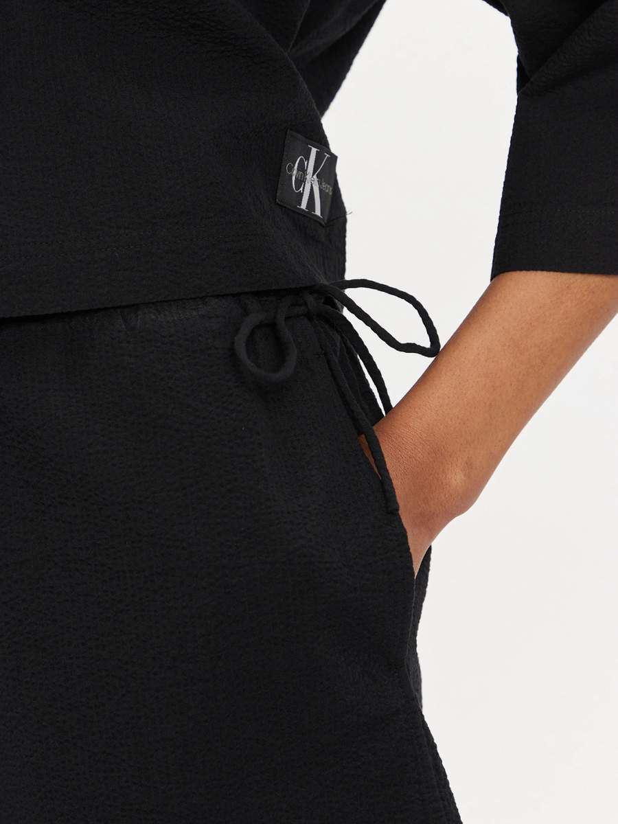 detail Calvin Klein dámske čierne šortky