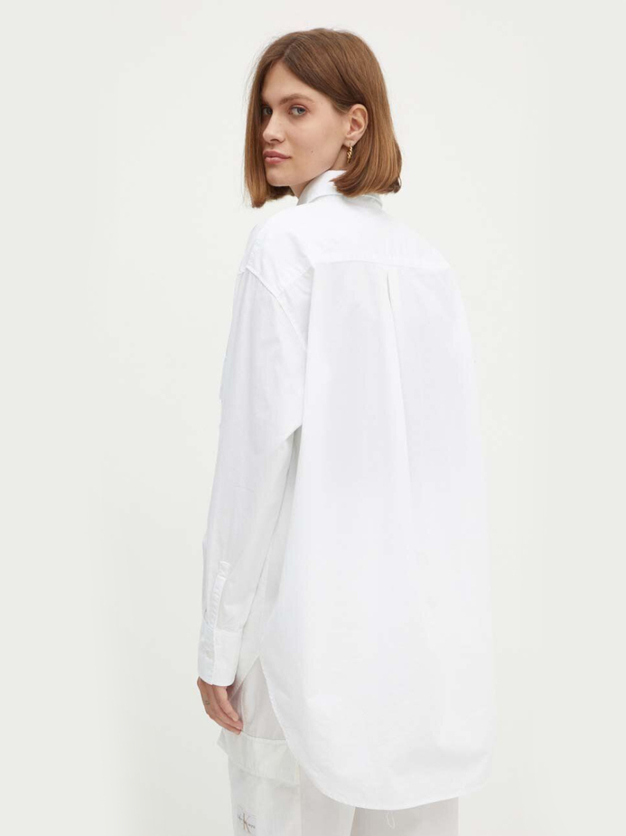 detail Calvin Klein dámska biela košeľa