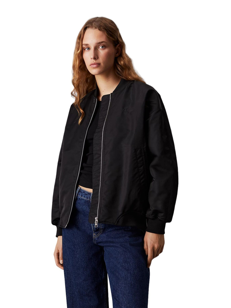 detail Calvin Klein dámsky čierny bomber