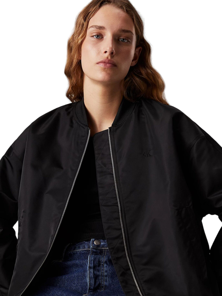 detail Calvin Klein dámsky čierny bomber