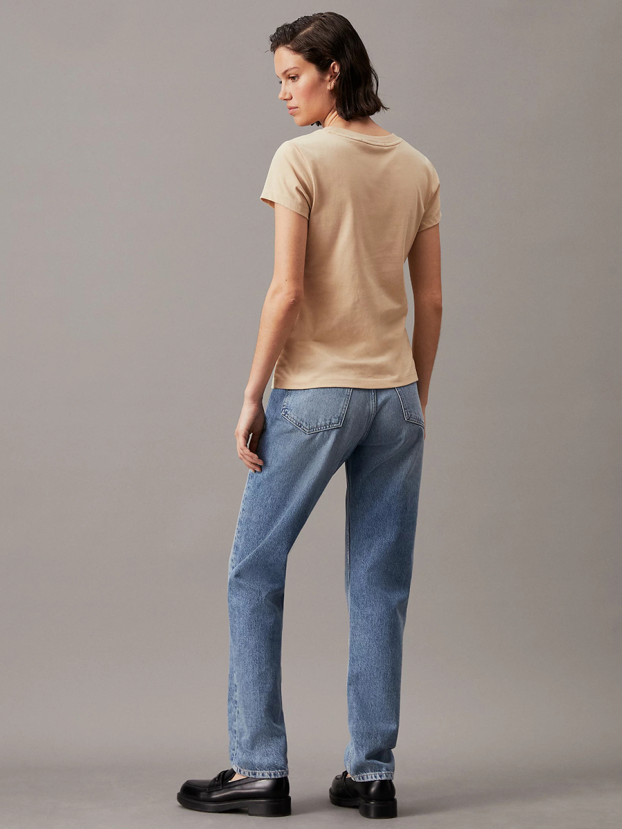 detail Calvin Klein dámske béžové tričko