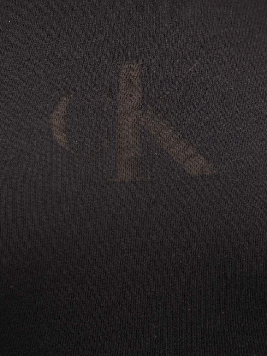 detail Calvin Klein dámske čierne tričko