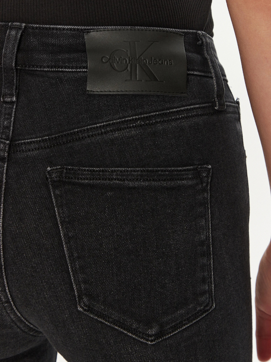 detail Calvin Klein dámske čierne džínsy