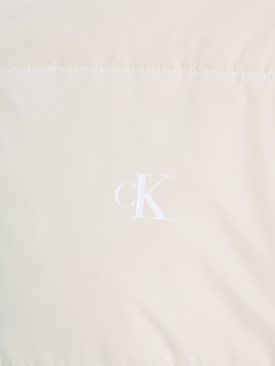 detail Calvin Klein dámska béžová bunda