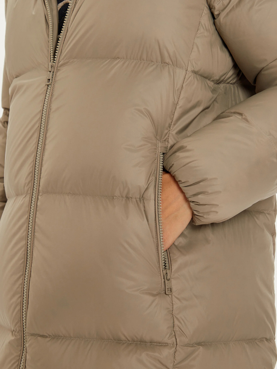 detail Calvin Klein dámska zelenohnedá bunda