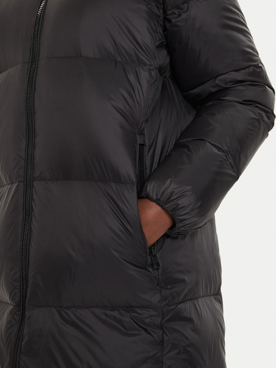 detail Calvin Klein dámska čierna bunda