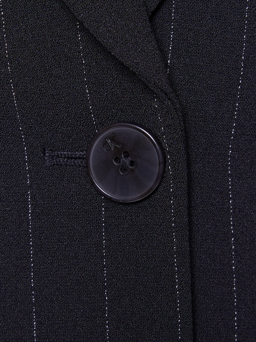 detail Calvin Klein dámsky čierny blejzer
