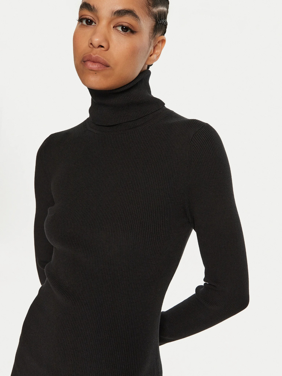 detail Calvin Klein dámske čierne šaty