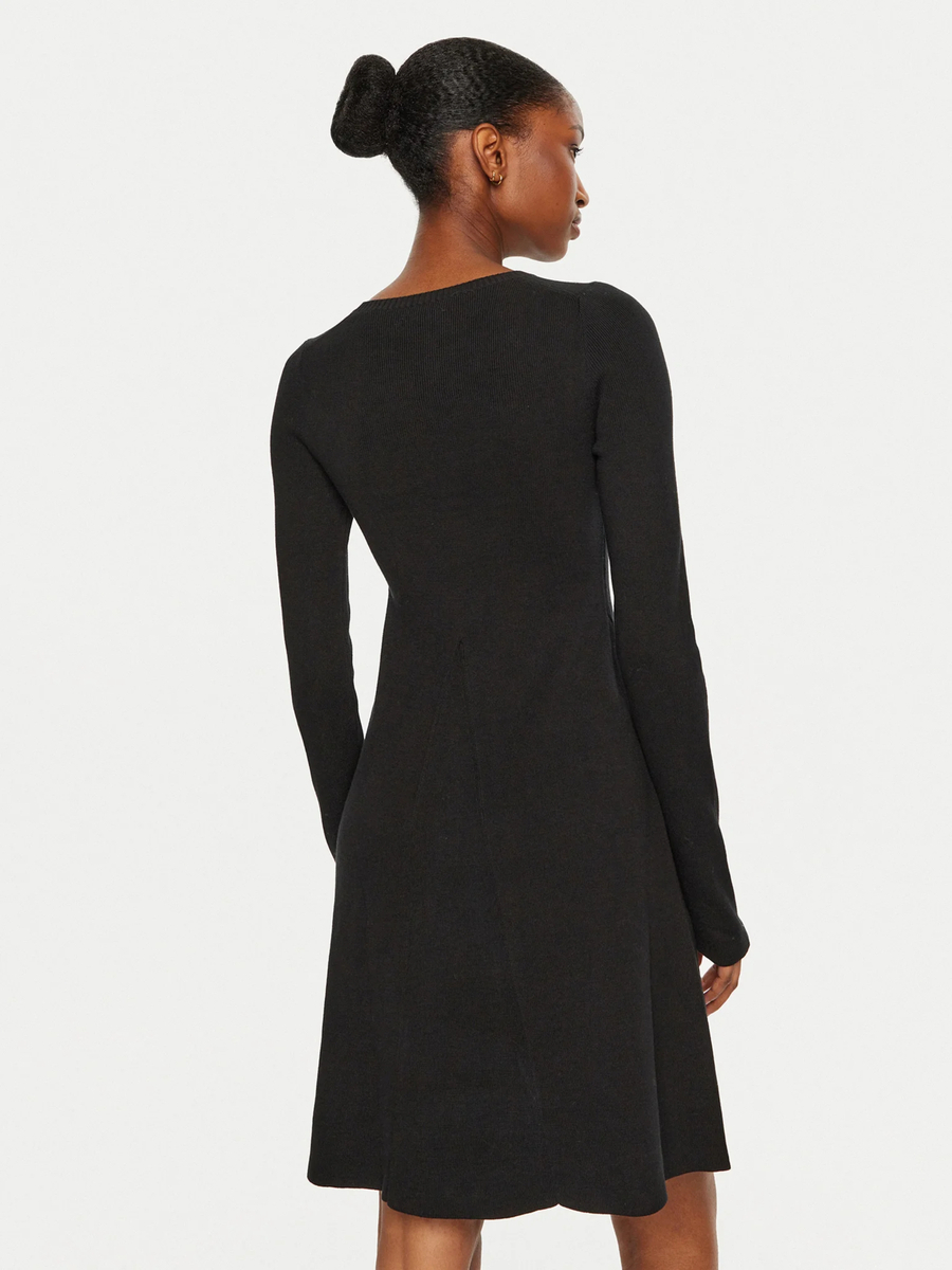 detail Calvin Klein dámske čierne šaty