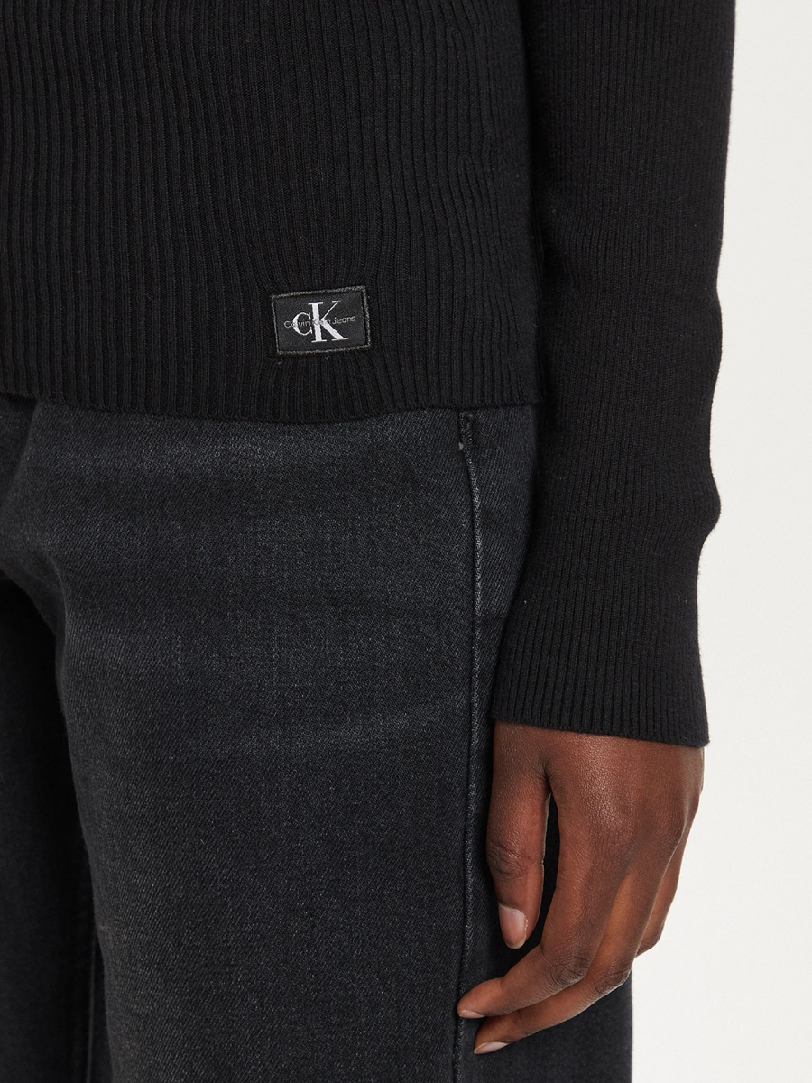 detail Calvin Klein dámsky čierny rolák