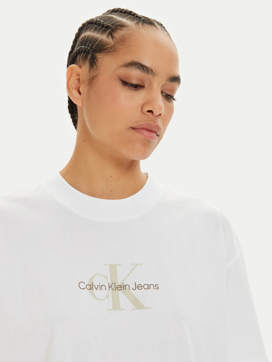 detail Calvin Klein dámské bílé tričko