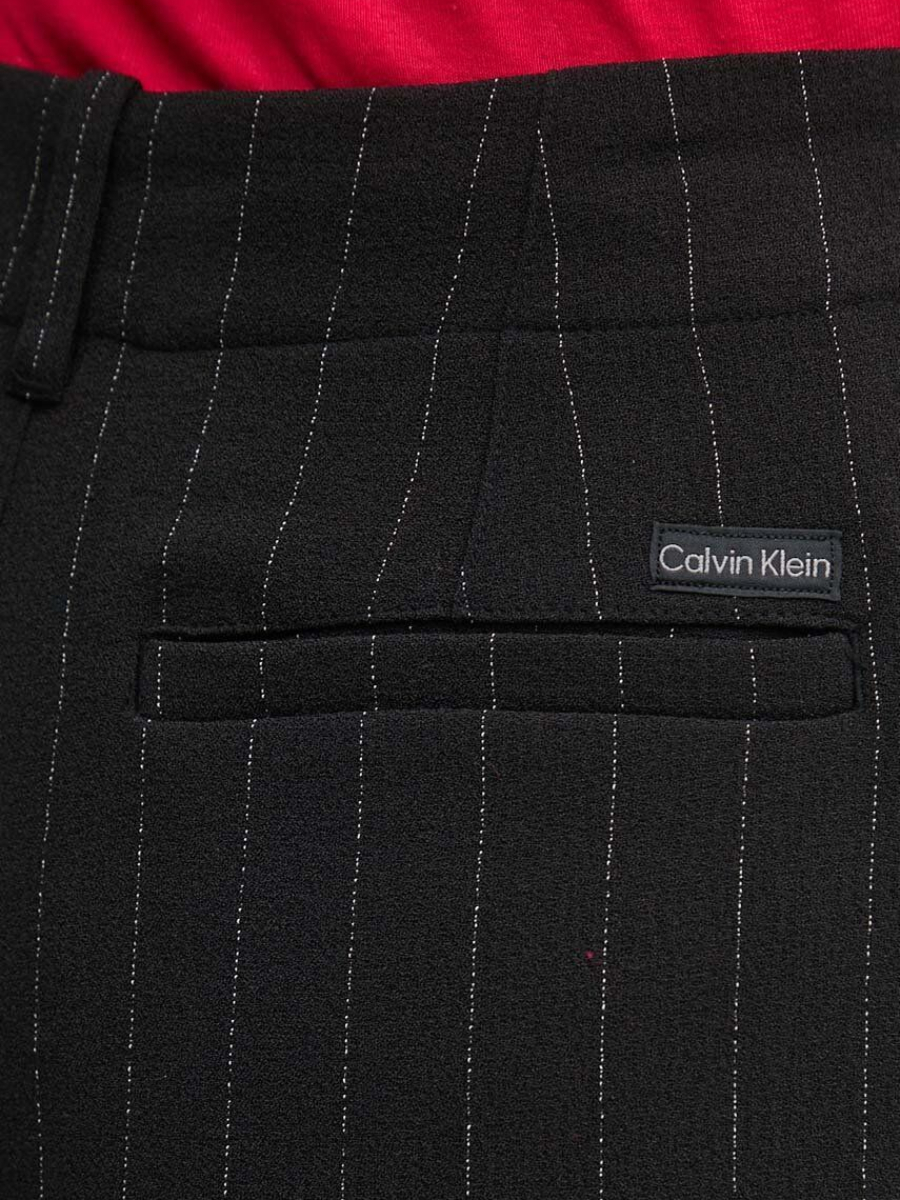 detail Calvin Klein dámske čierne nohavice