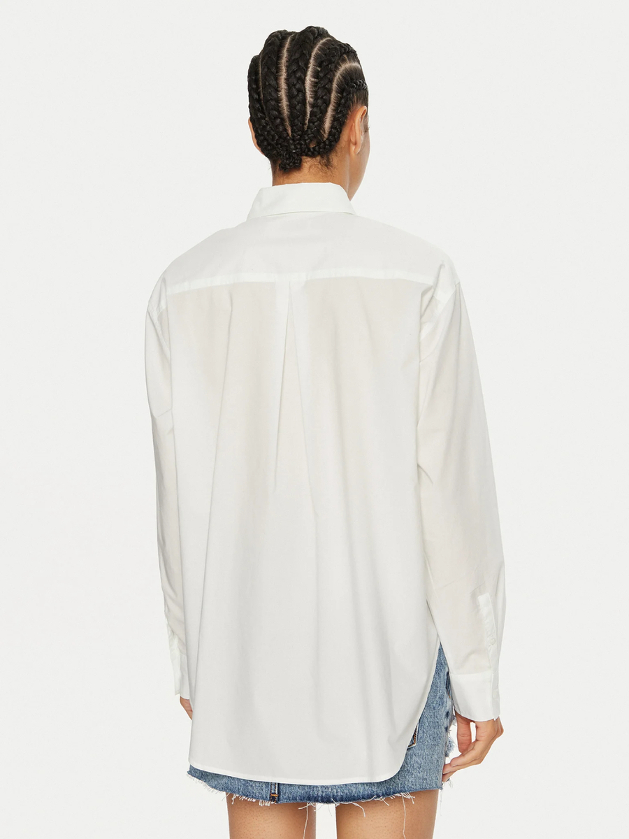 detail Calvin Klein dámska biela košeľa