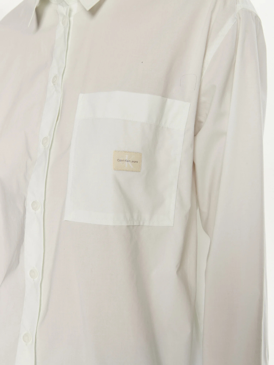 detail Calvin Klein dámska biela košeľa