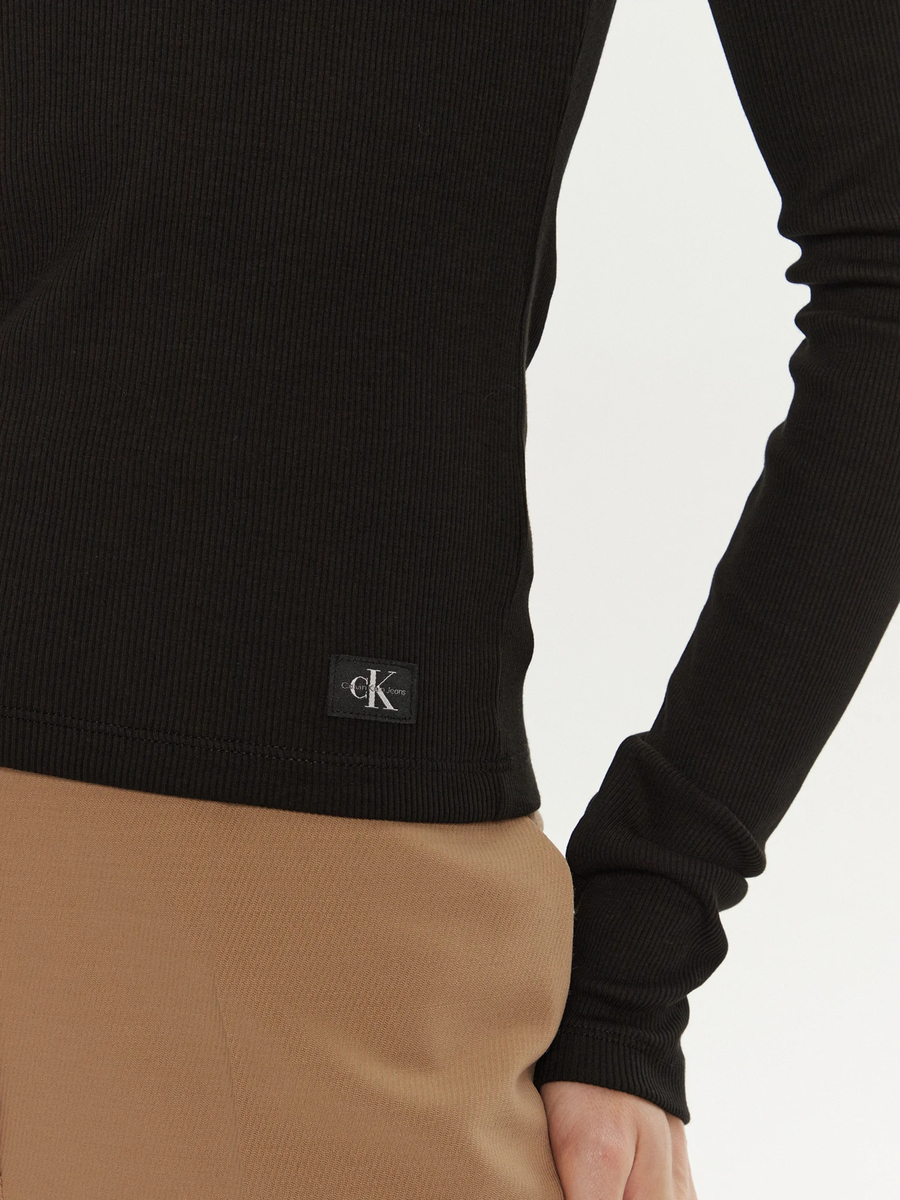 detail Calvin Klein dámske čierne tričko