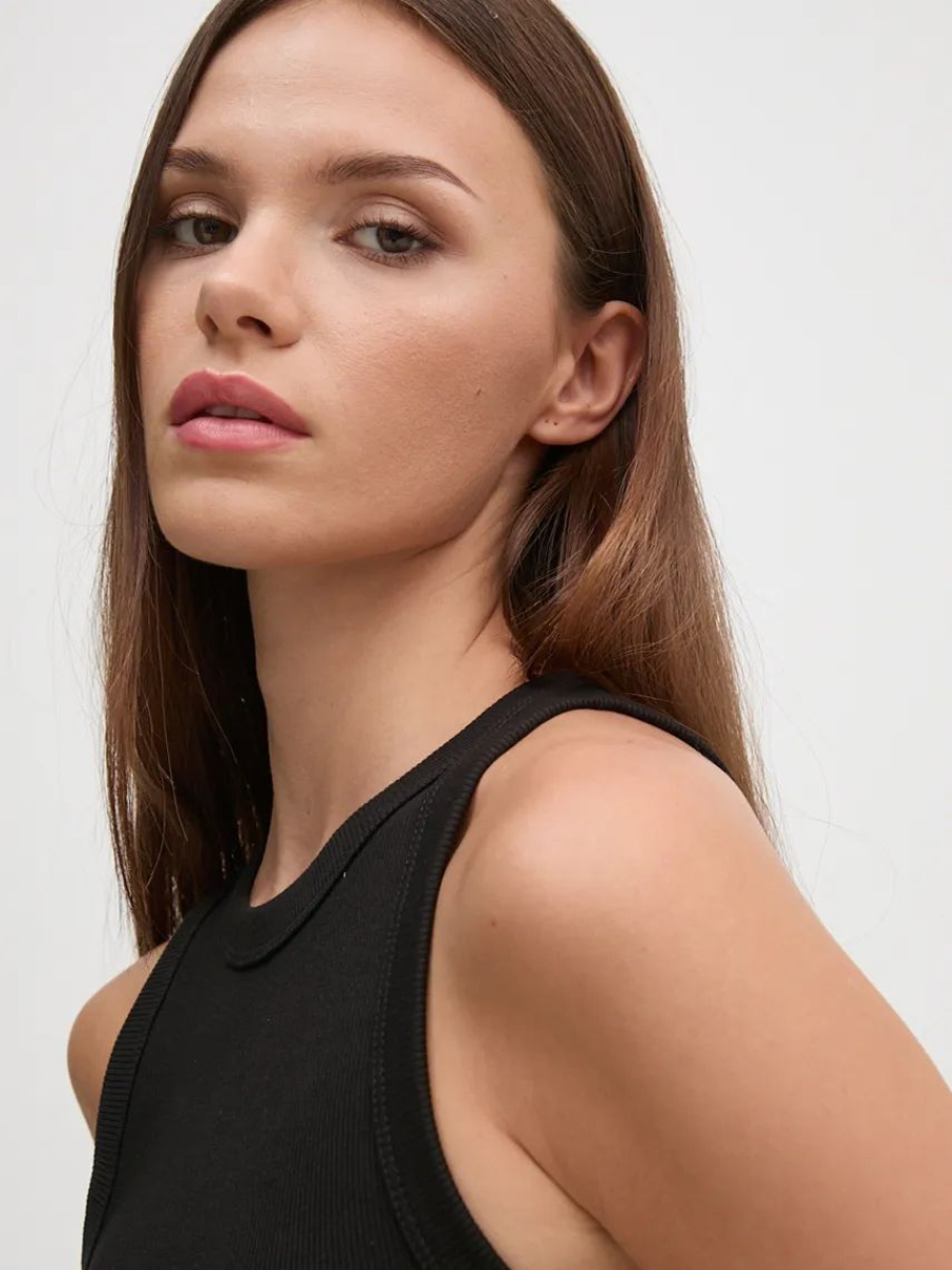 detail Calvin Klein dámske čierne tielko