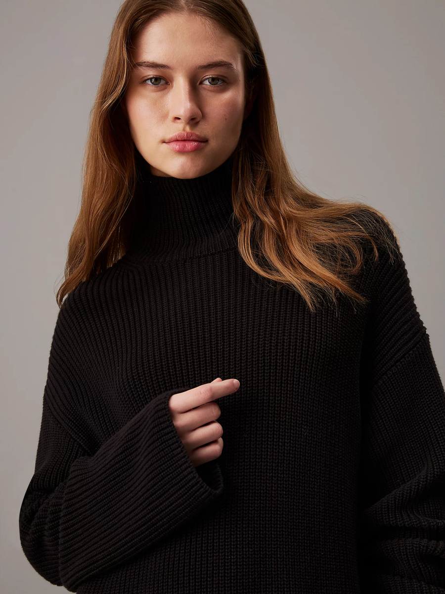 detail Calvin Klein dámske čierne úpletové šaty
