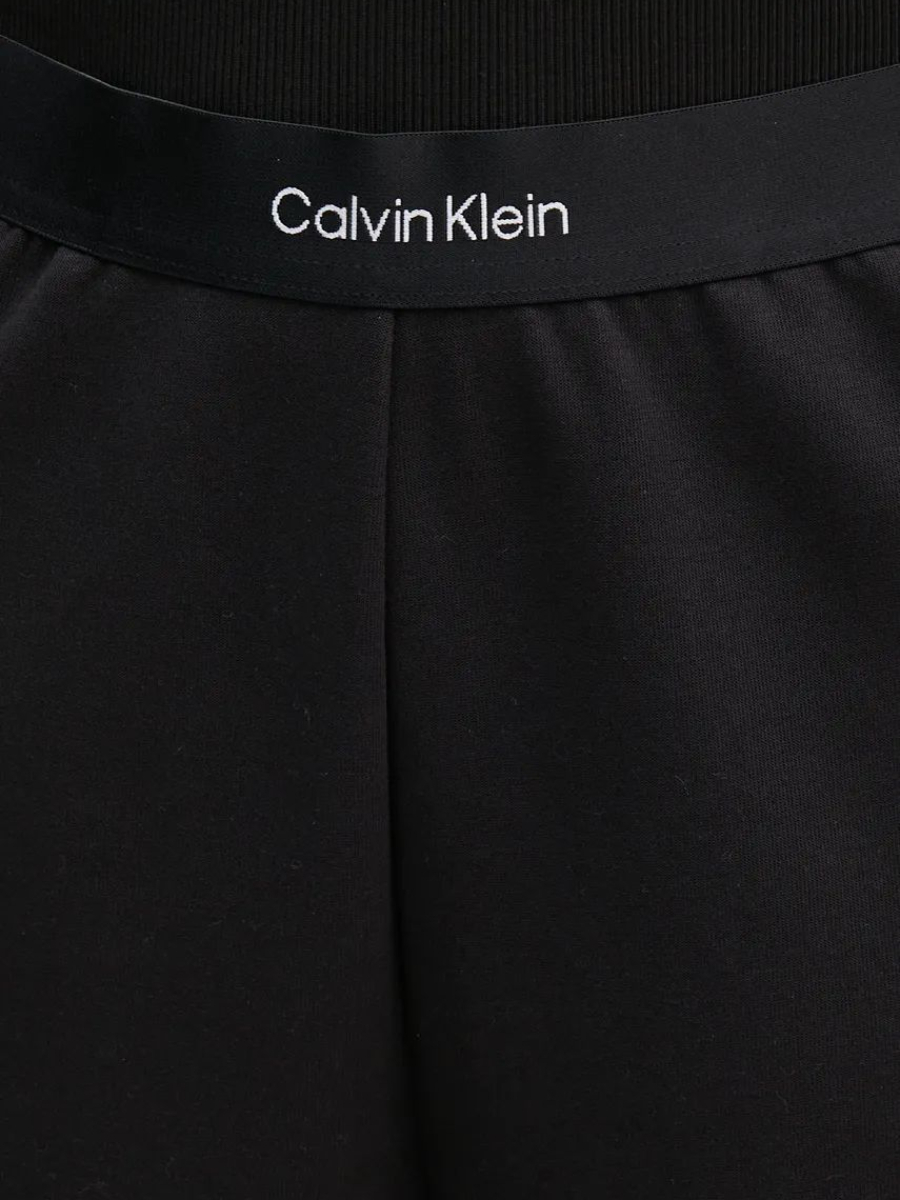detail Calvin Klein dámske čierne tepláky