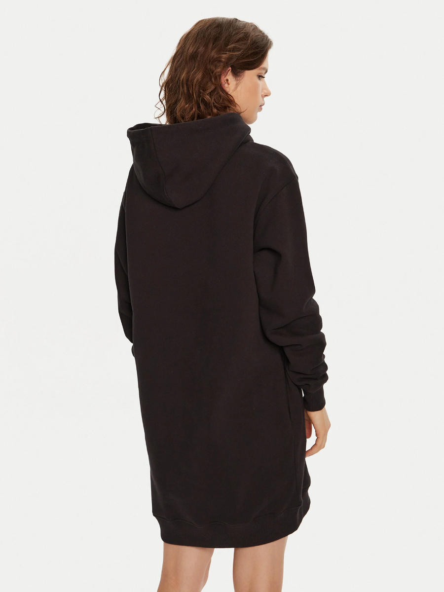 detail Calvin Klein dámske čierne mikinové šaty