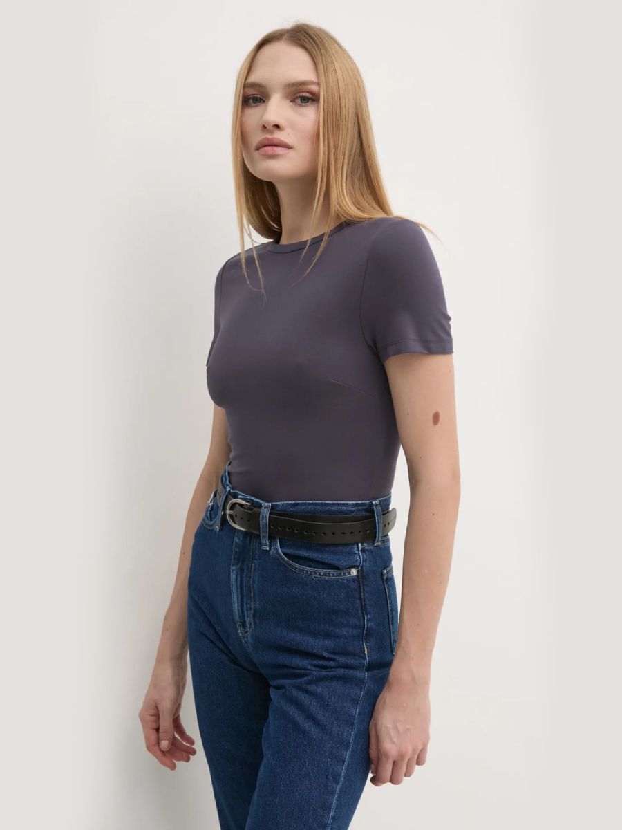 detail Calvin Klein dámsky šedý top
