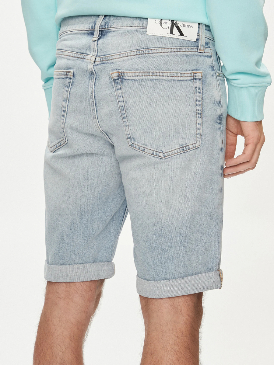 detail Calvin Klein pánske svetlo modré džínsové šortky
