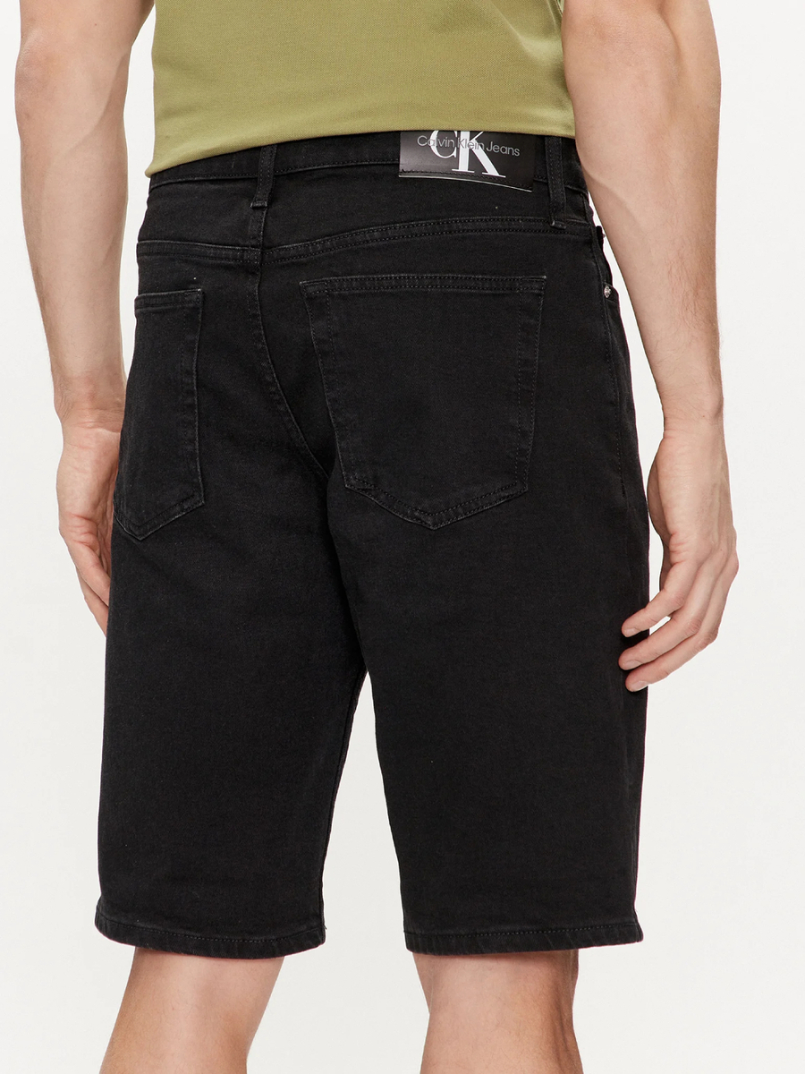 detail Calvin Klein pánske čierne džínsové šortky 
