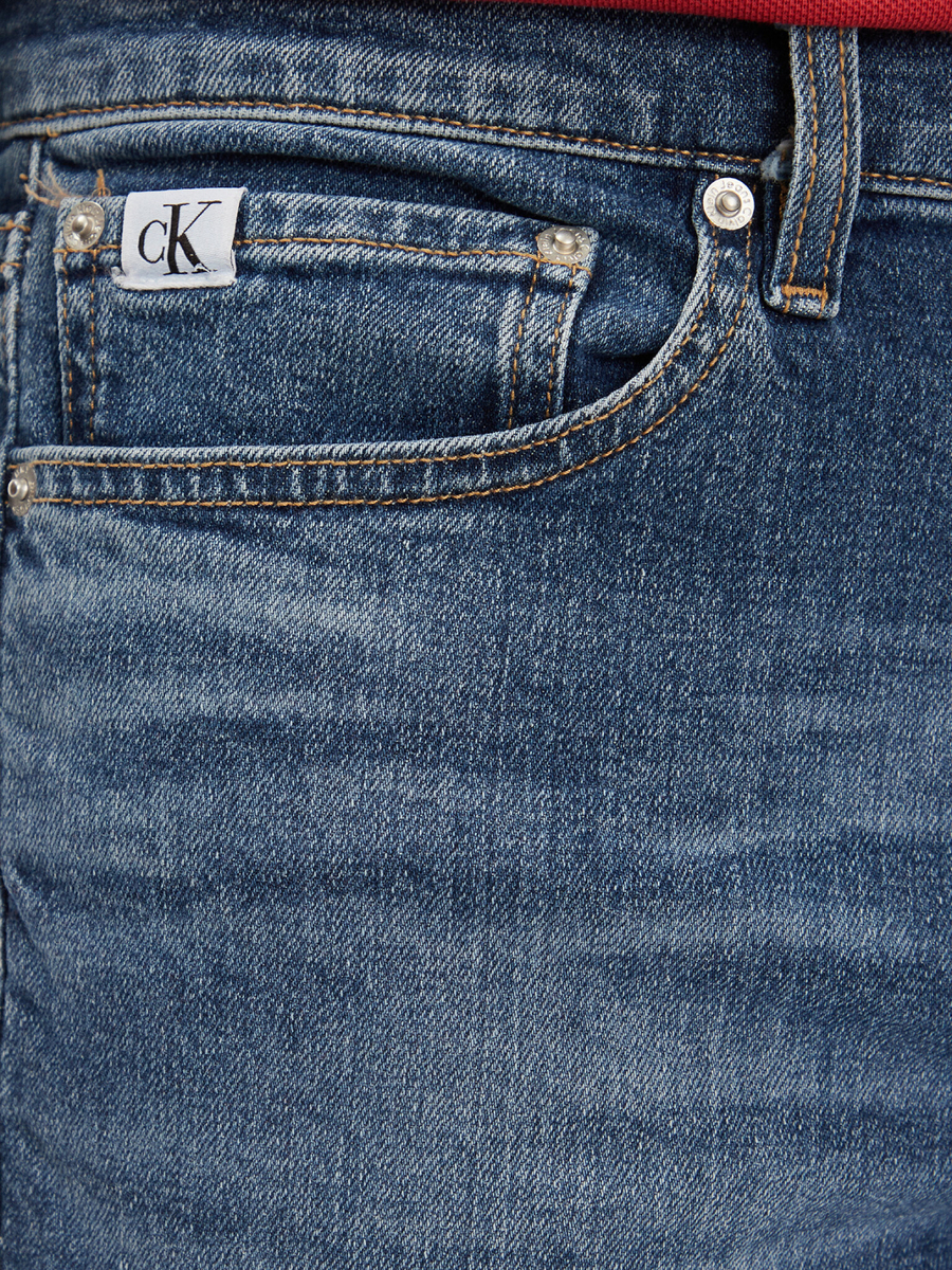 detail Calvin Klein pánske modré džínsové šortky