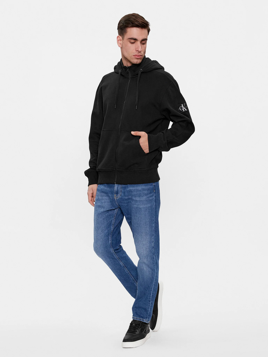 detail Calvin Klein pánska čierna mikina