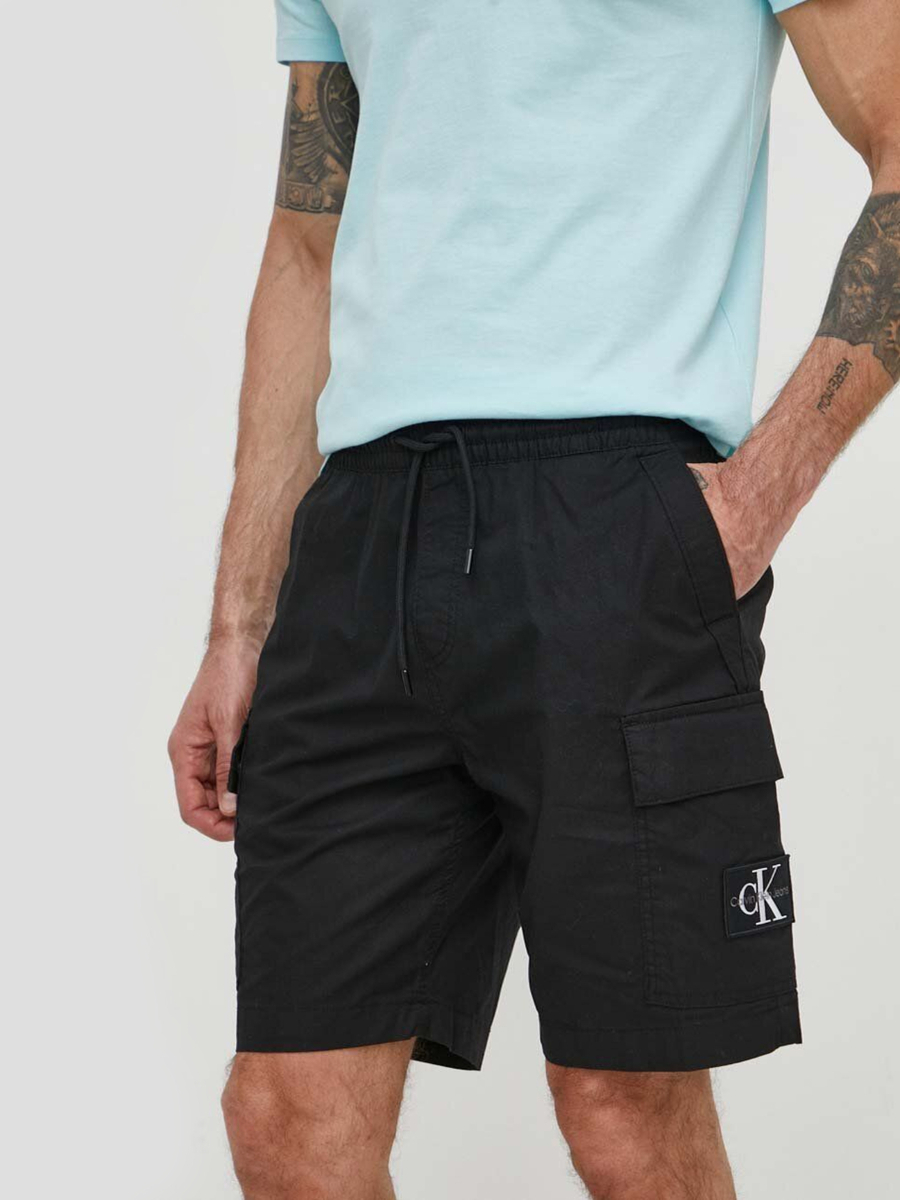 detail Calvin Klein pánske čierne šortky