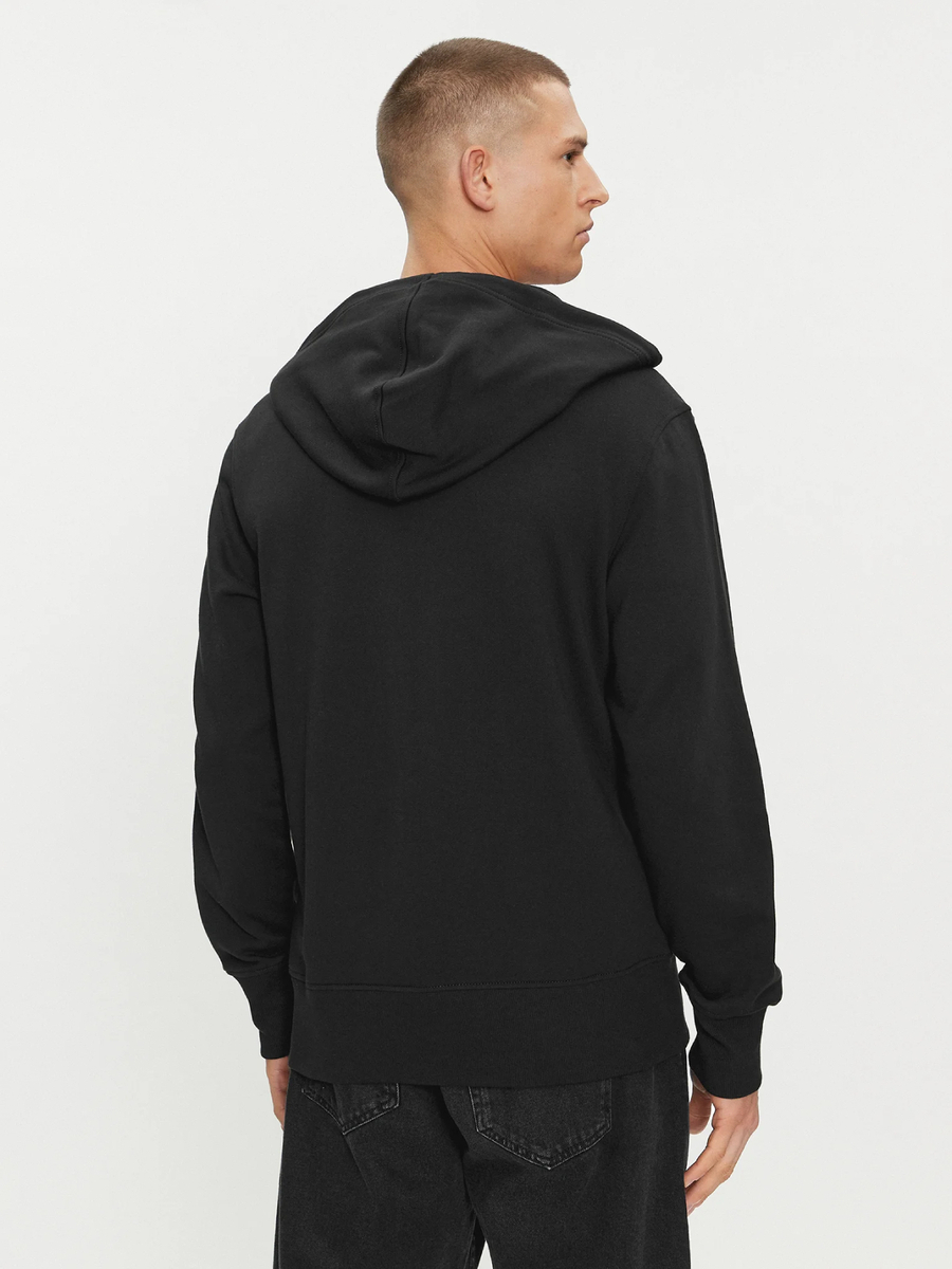 detail Calvin Klein pánska čierna mikina 