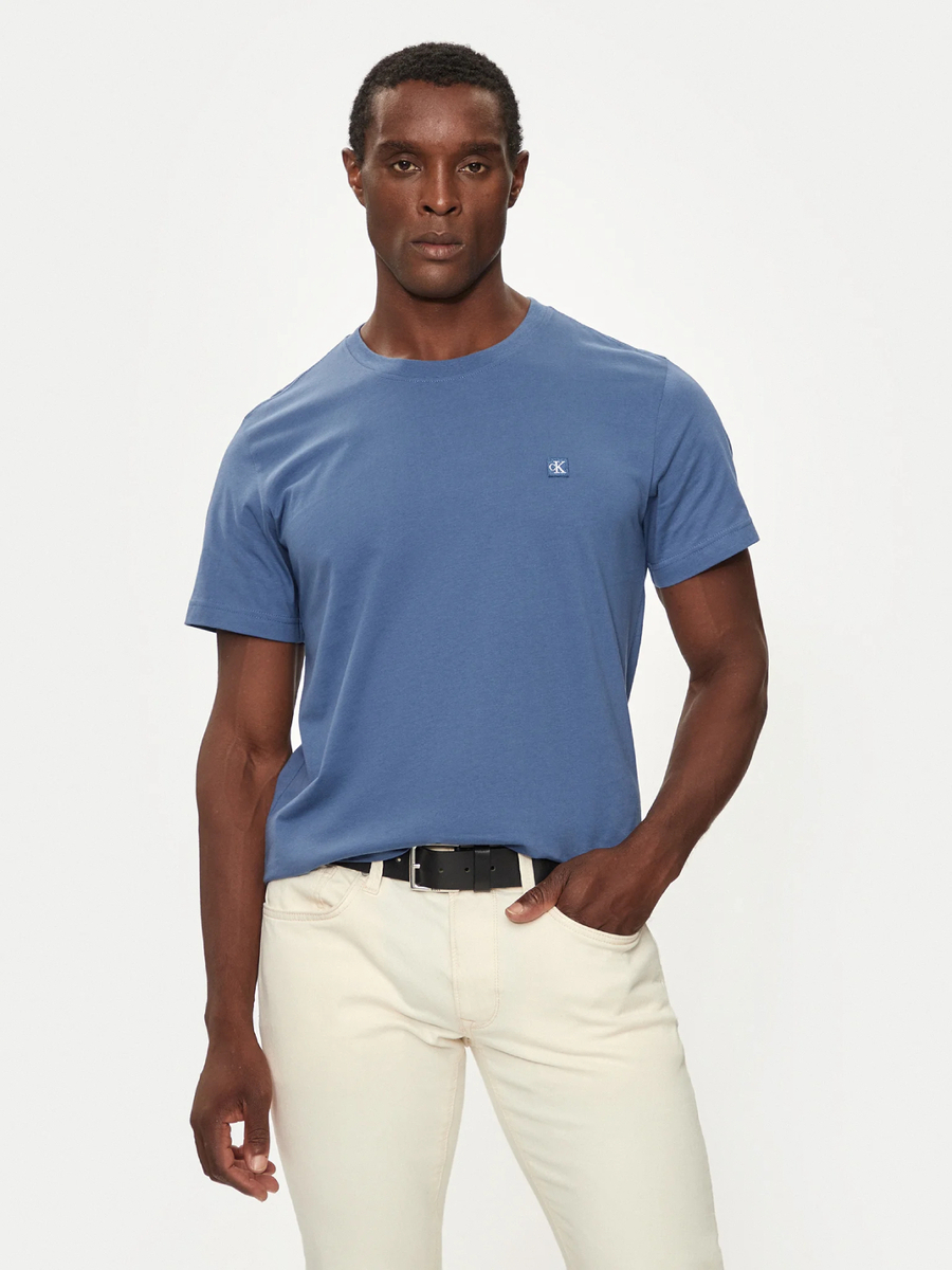 detail Calvin Klein pánske modré tričko