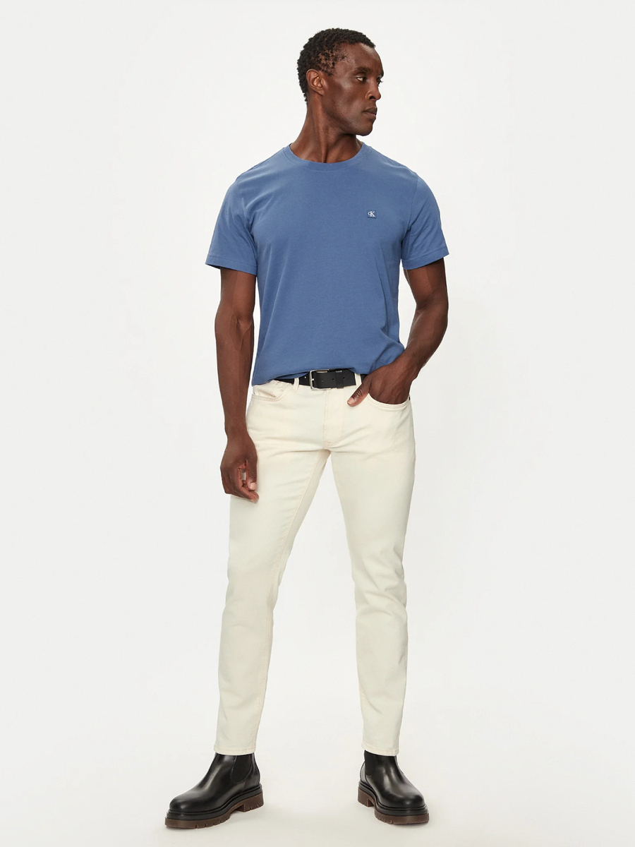 detail Calvin Klein pánske modré tričko