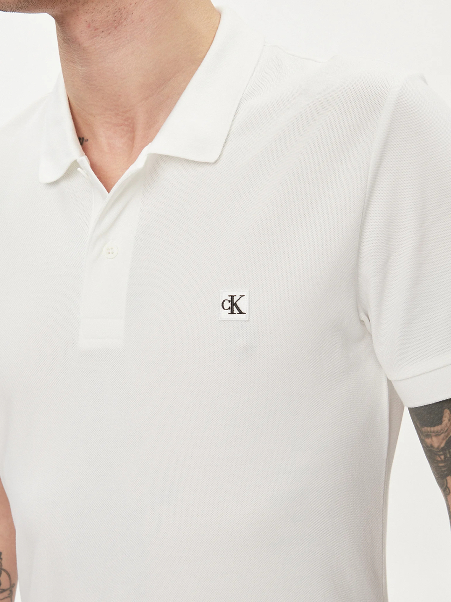 detail Calvin Klein pánske biele polo tričko