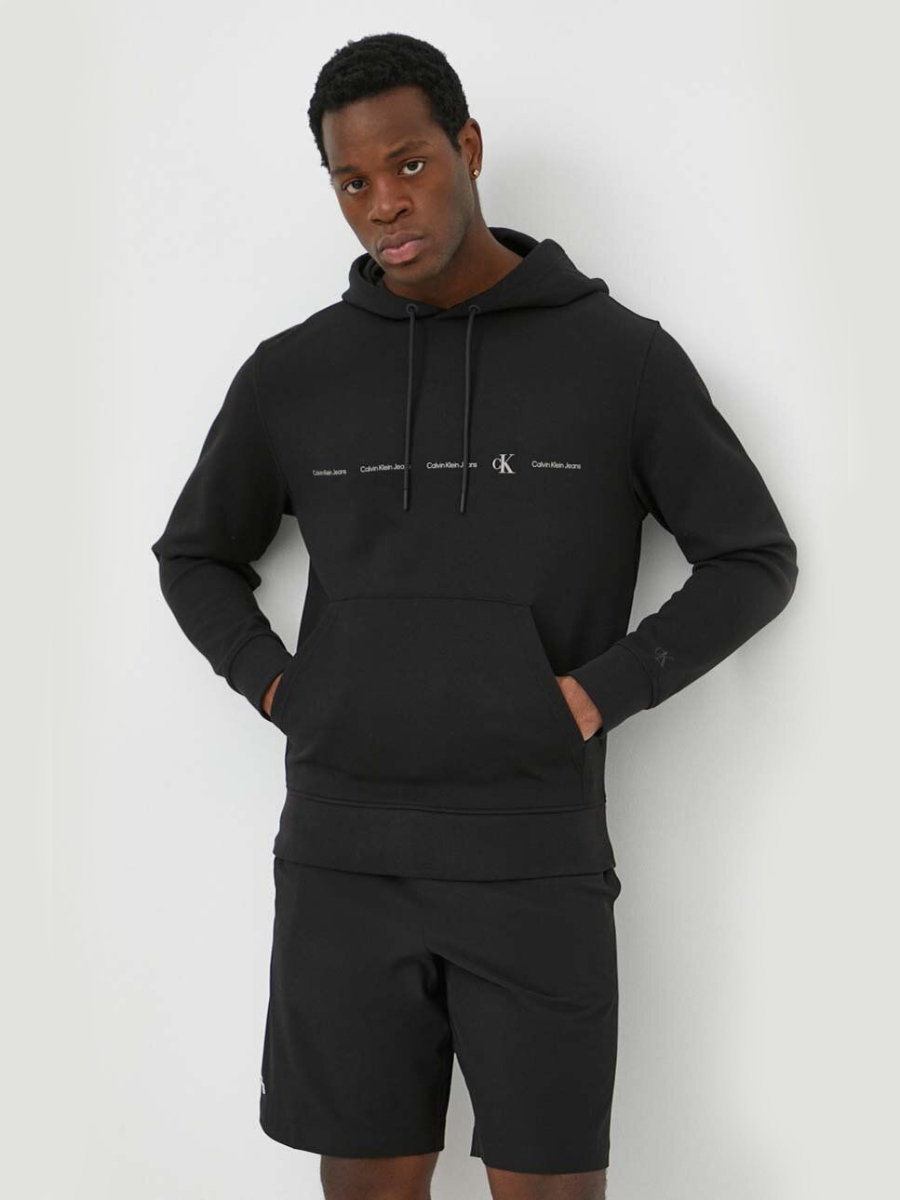 detail Calvin Klein pánska čierna mikina