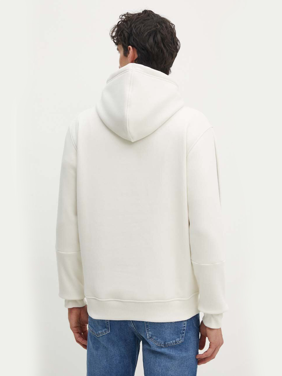 detail Calvin Klein pánska krémová mikina