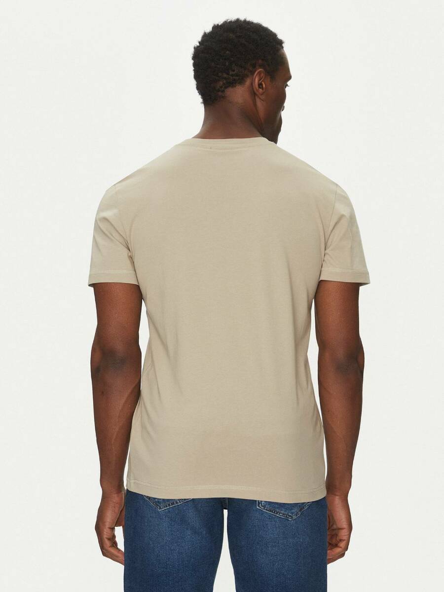 detail Calvin Klein pánske béžové tričko
