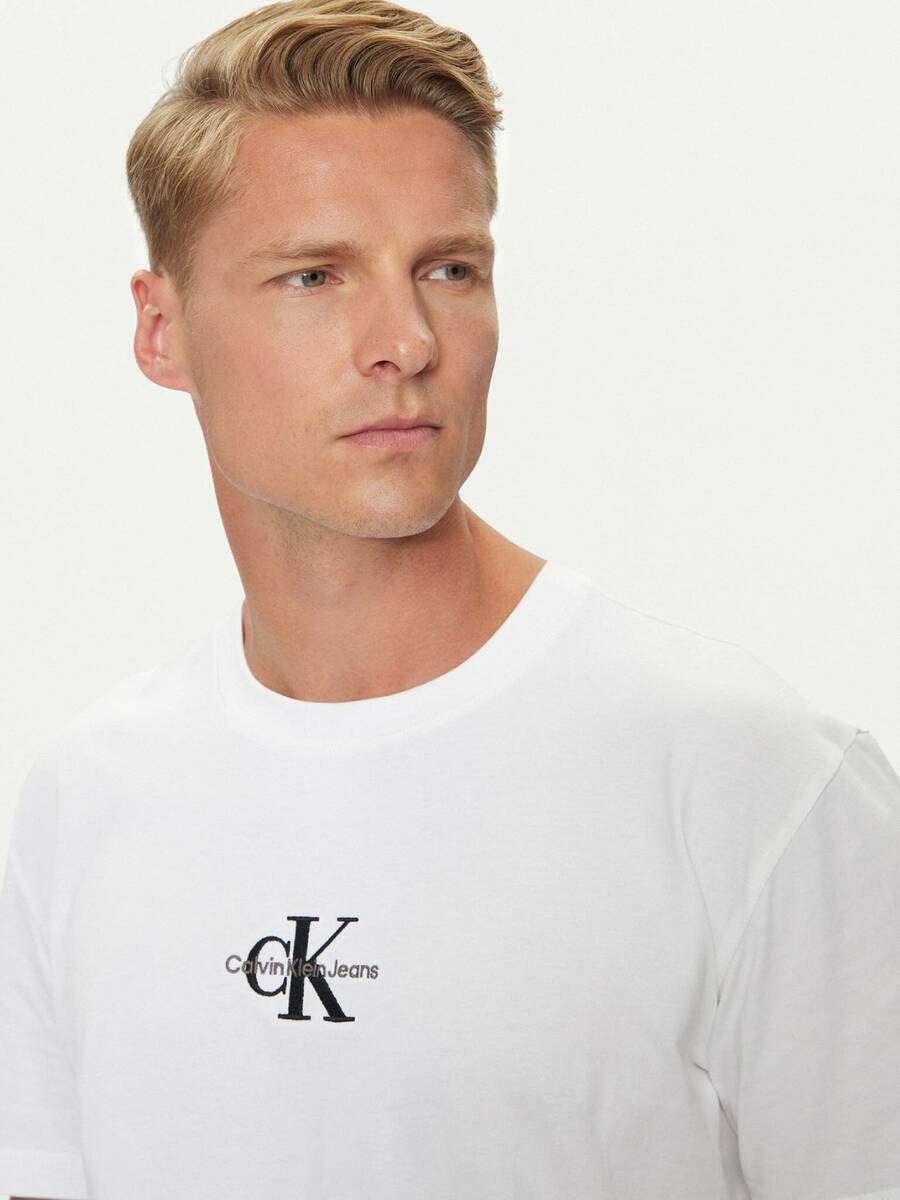 detail Calvin Klein pánske biele tričko