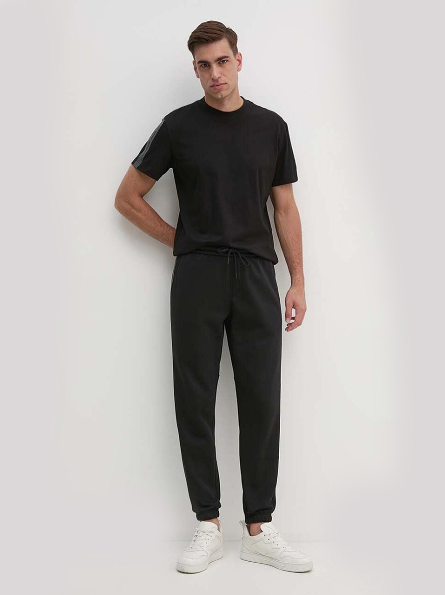 detail Calvin Klein pánske čierne tepláky 