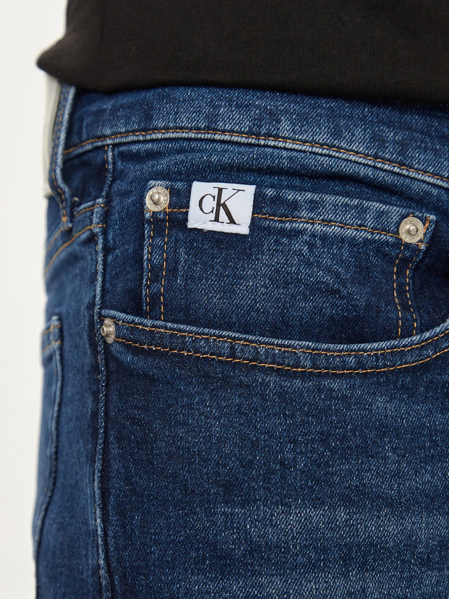 detail Calvin Klein pánske modré džínsy