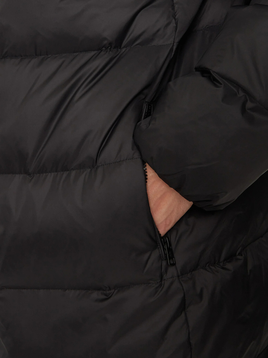 detail Calvin Klein pánska čierna bunda