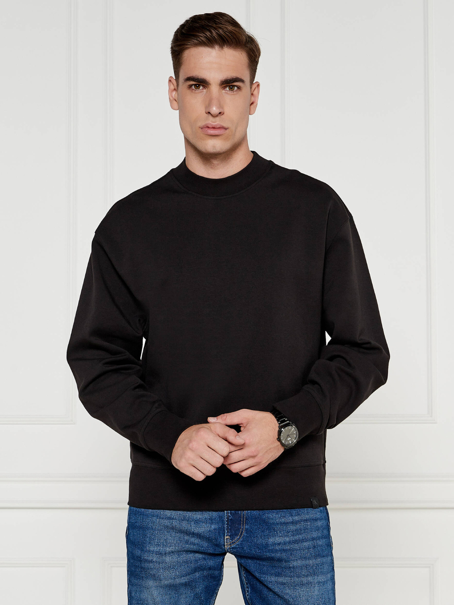 detail Calvin Klein pánska čierna mikina