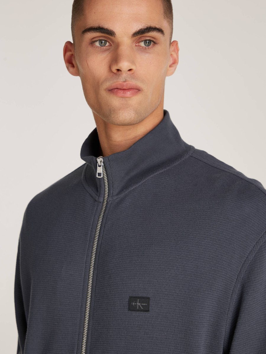 detail Calvin Klein pánska tmavo šedá mikina
