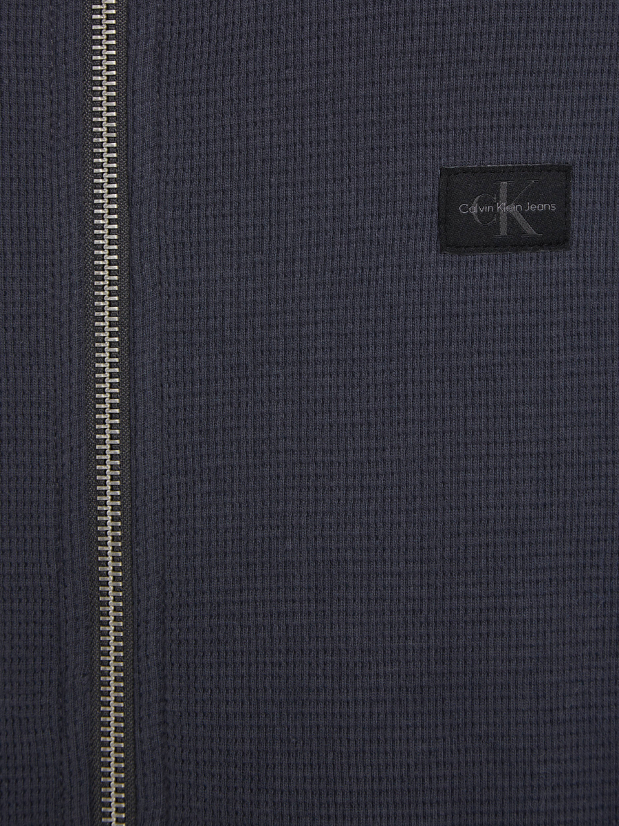 detail Calvin Klein pánska tmavo šedá mikina