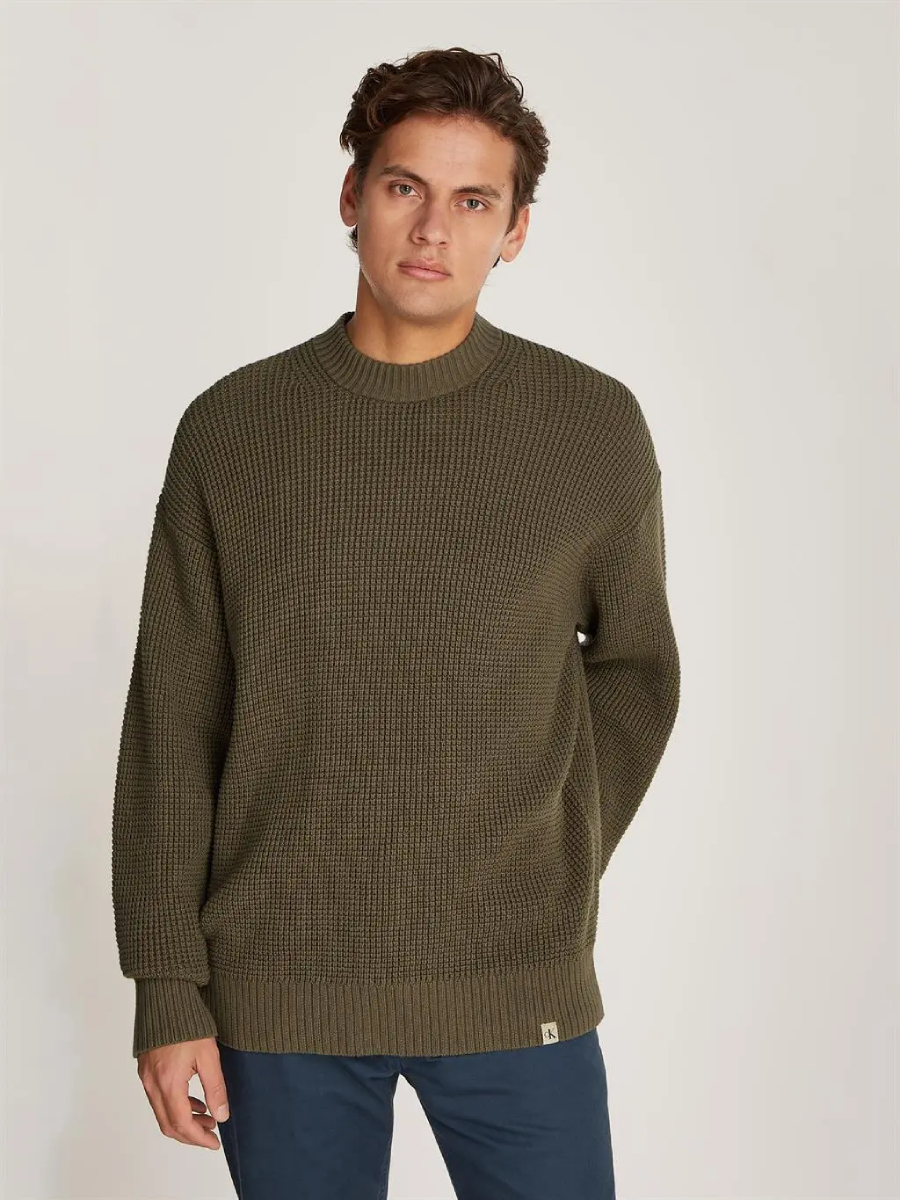 detail Calvin Klein pánsky khaki sveter