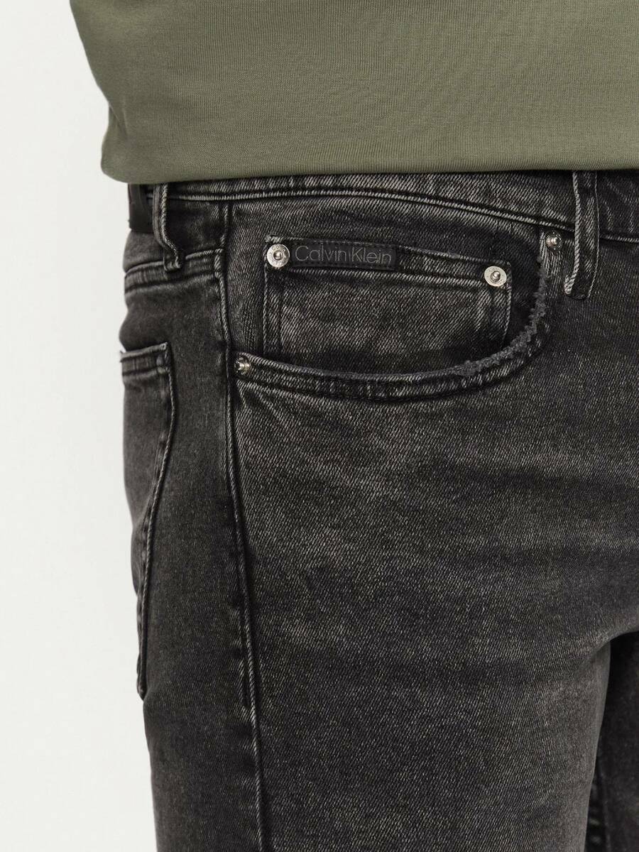 detail Calvin Klein pánske šedé džínsy