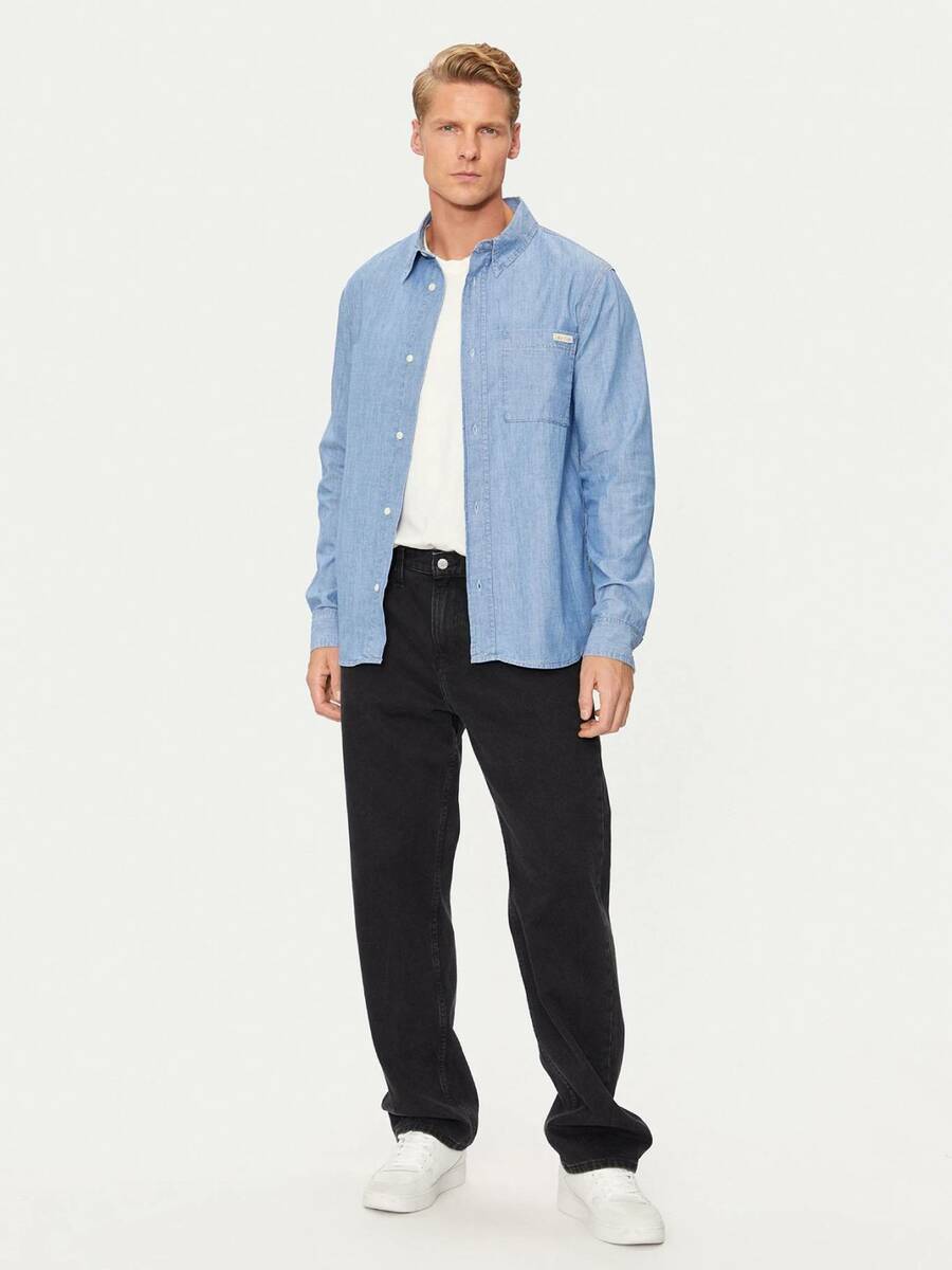 detail Calvin Klein pánska modrá košeľa