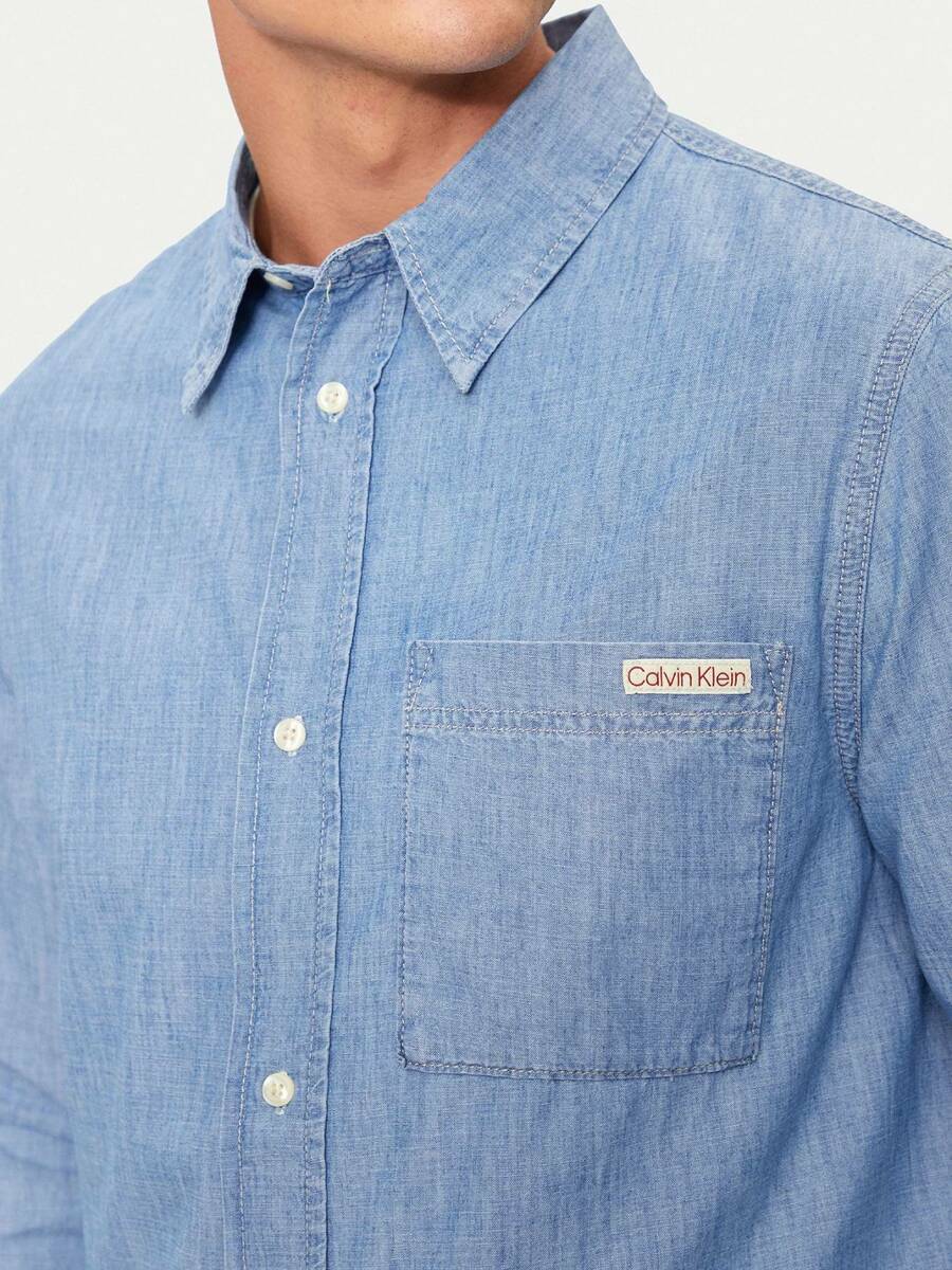 detail Calvin Klein pánska modrá košeľa